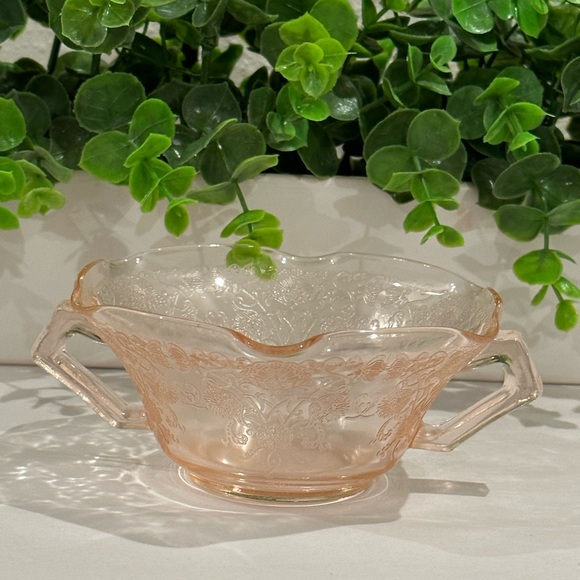 Hazel Atlas Glass FLORENTINE No.1 Poppy Pink 2-Handled Ruffled Nut Dish - Picture 3 of 16